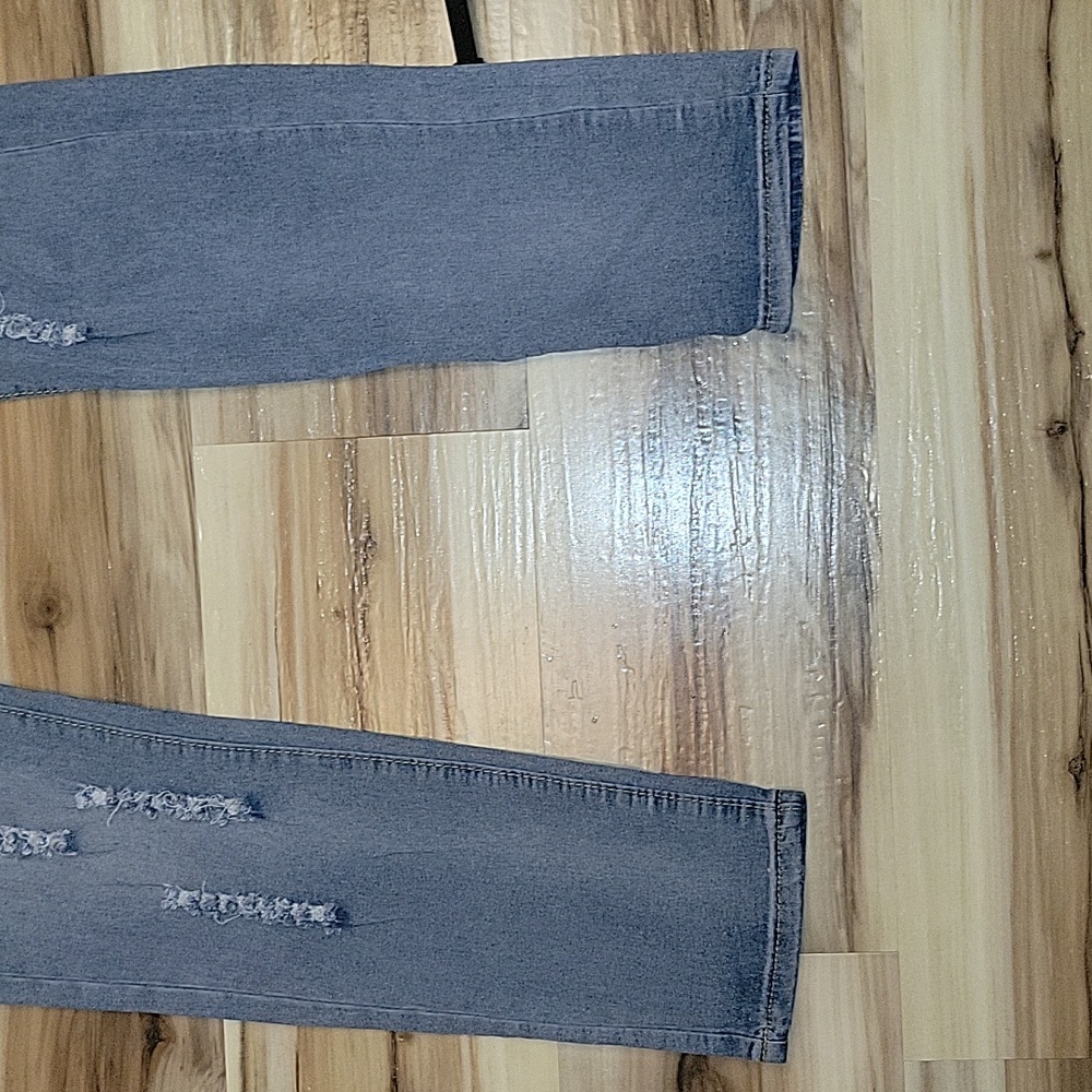 Distressed Holey Jeans - Picture 4 of 11